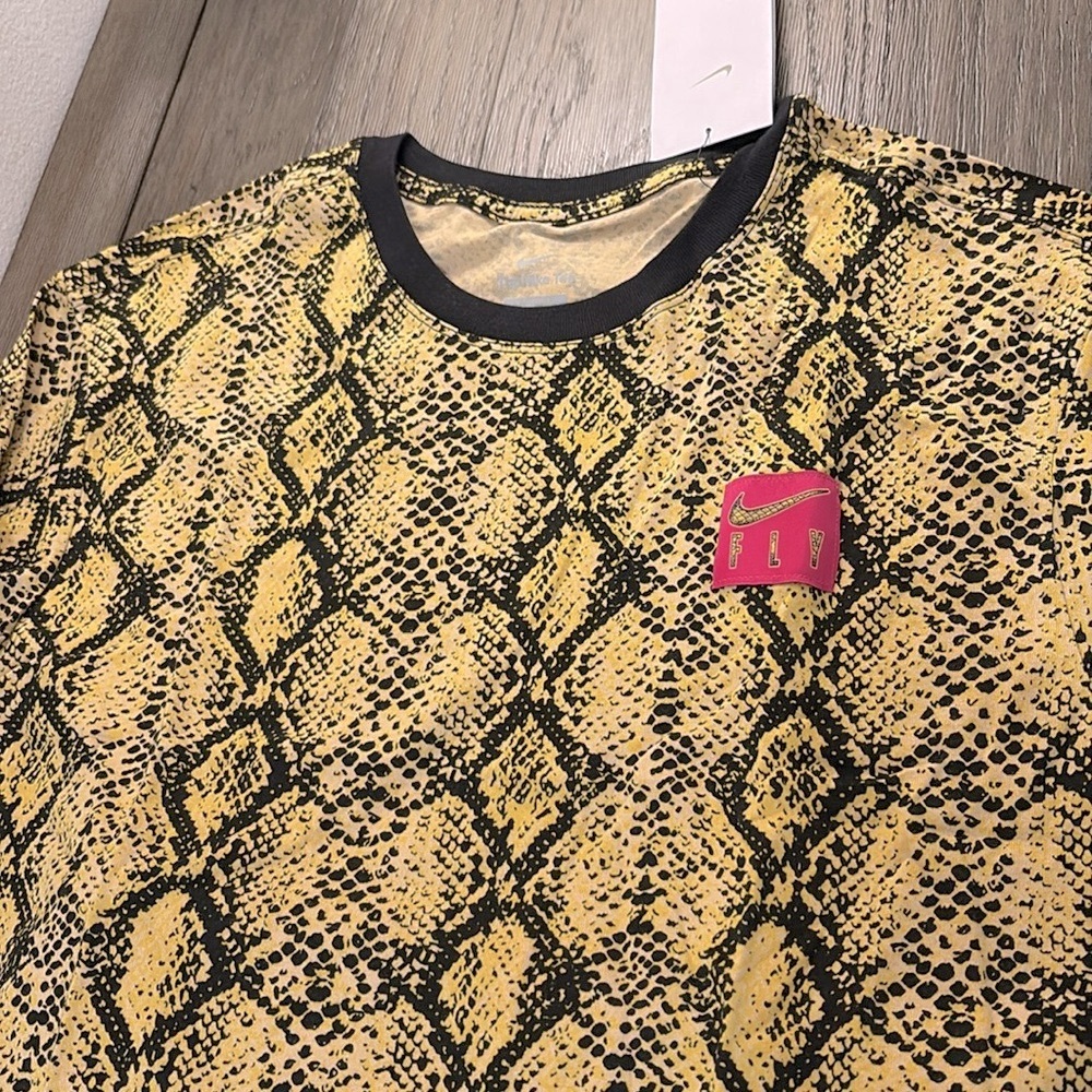 Lot of 2x NWT [Nike] AOP Boyfriend Short Sleeve Snakeprint T-Shirts Women’s XS - Picture 9 of 12